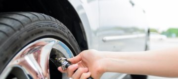 Gume na avtu in poletne razmere